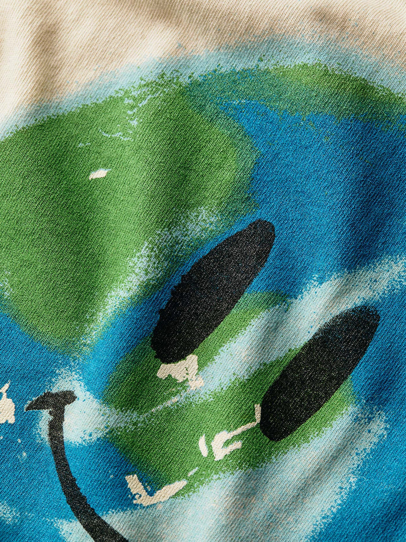 the "happy earth" tee - Model