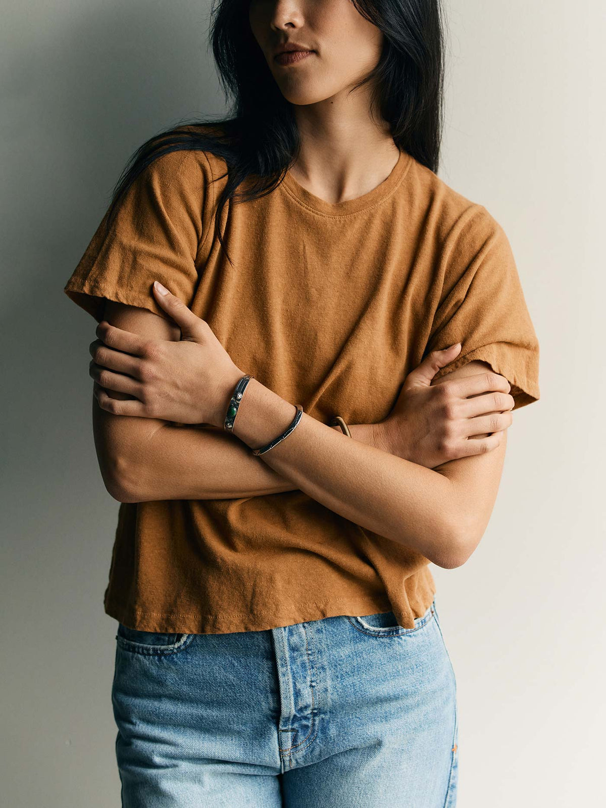 the cotton hemp tee in field brown