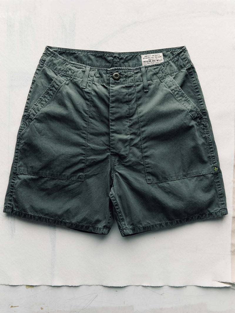 the ripstop fatigue short in slate - Model