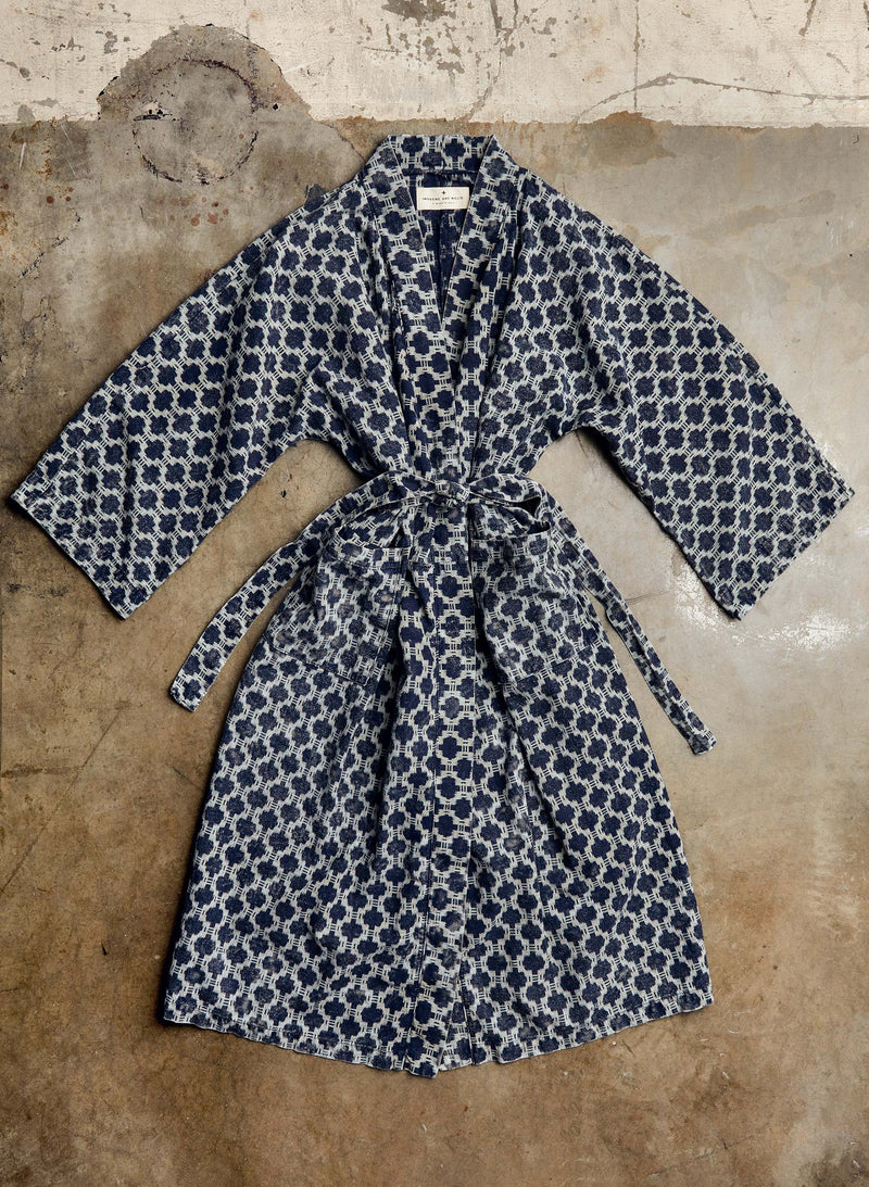 the ojai robe in indigo kiji - Model