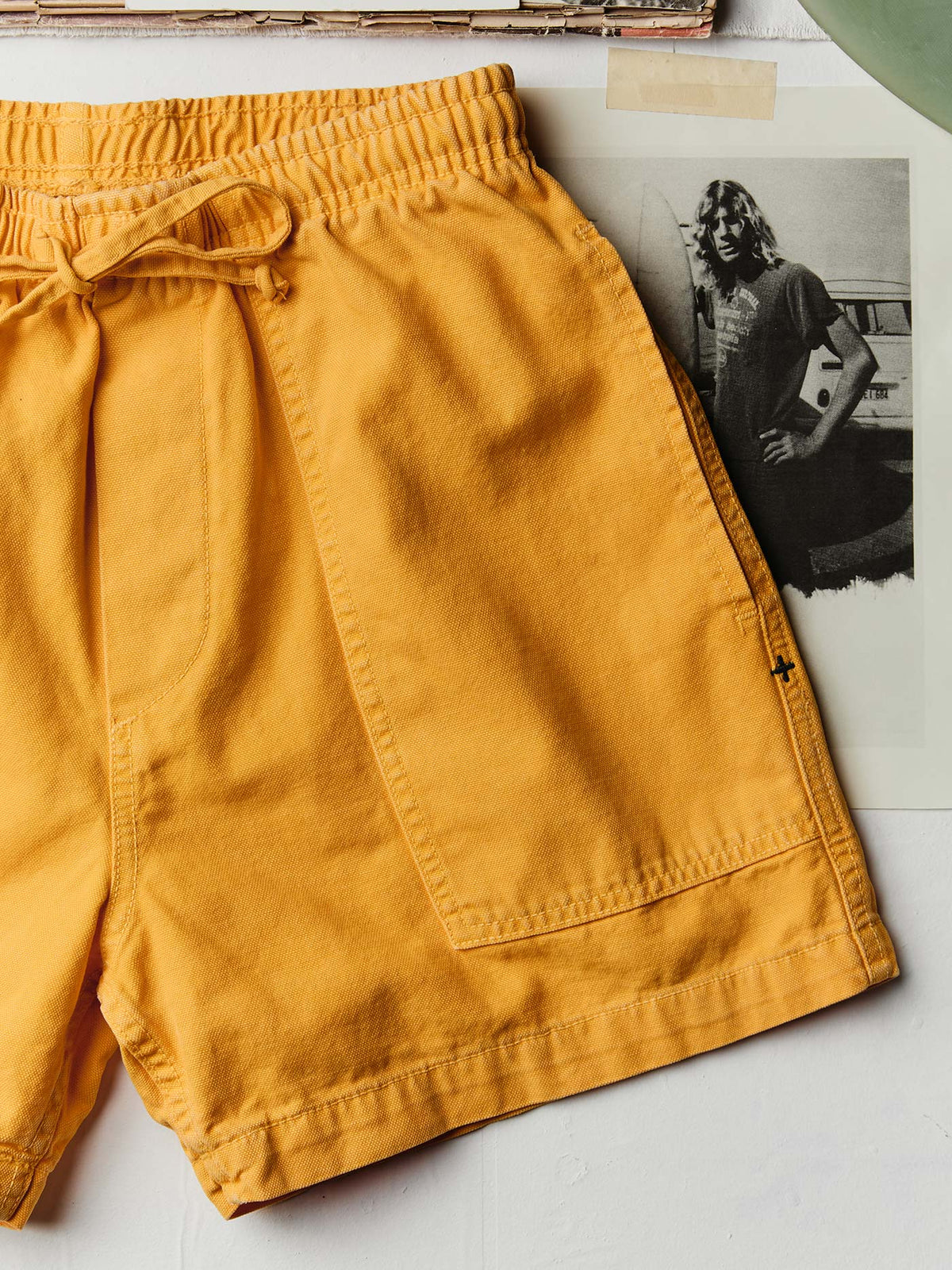 the canvas lounge short in marigold