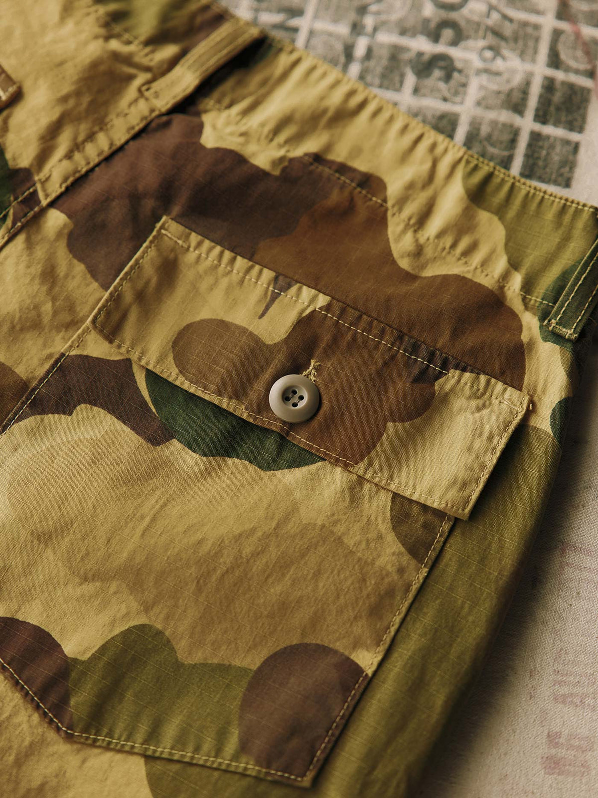 oliver military trouser in painted camo