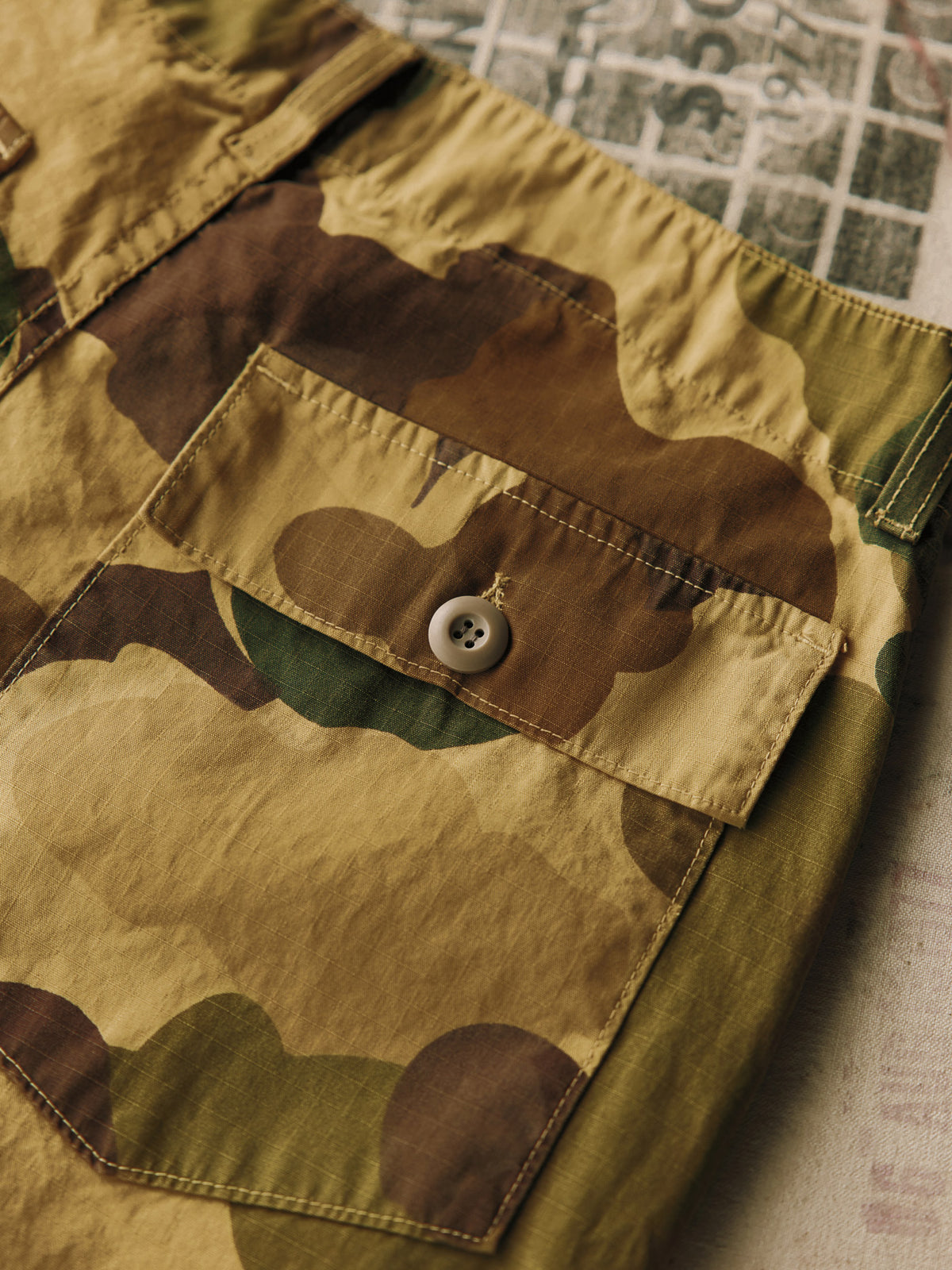 oliver military trouser in painted camo