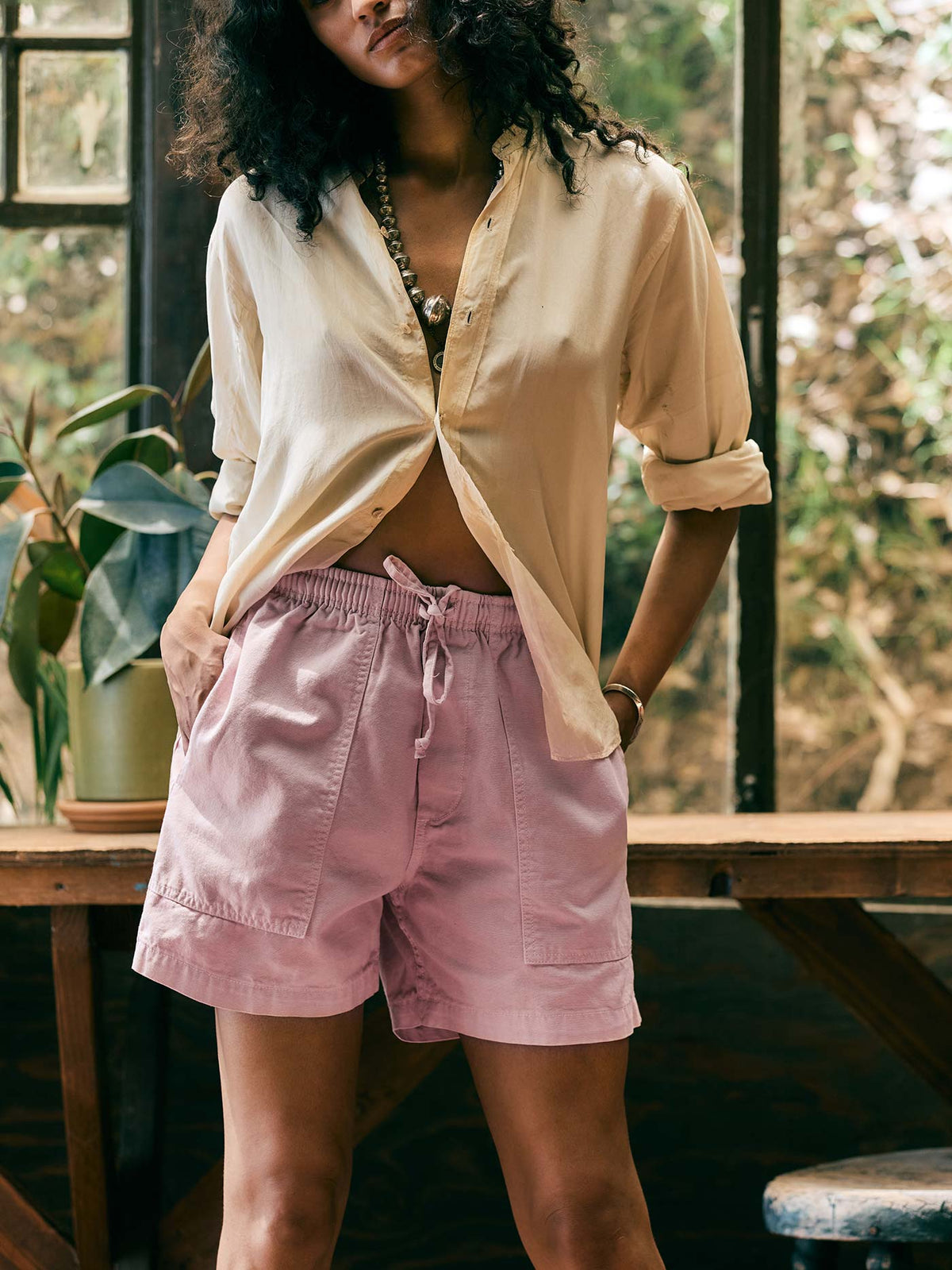 the canvas lounge short in pink stone