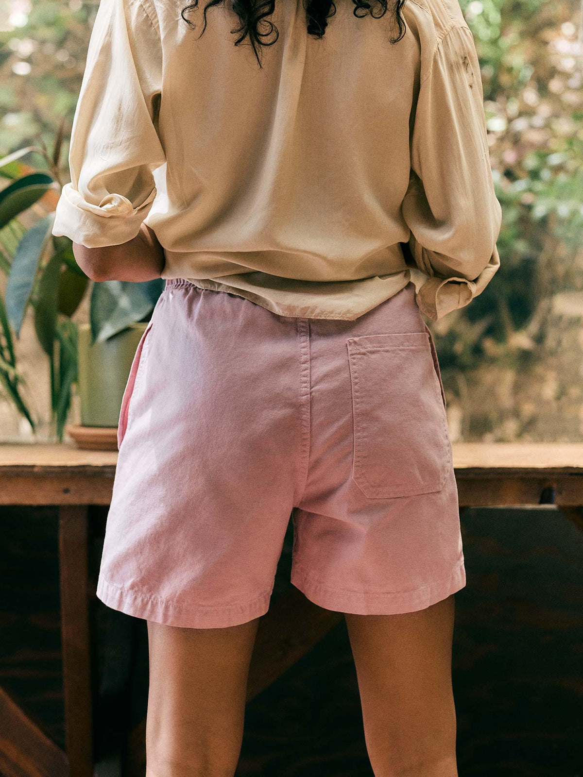 the canvas lounge short in pink stone