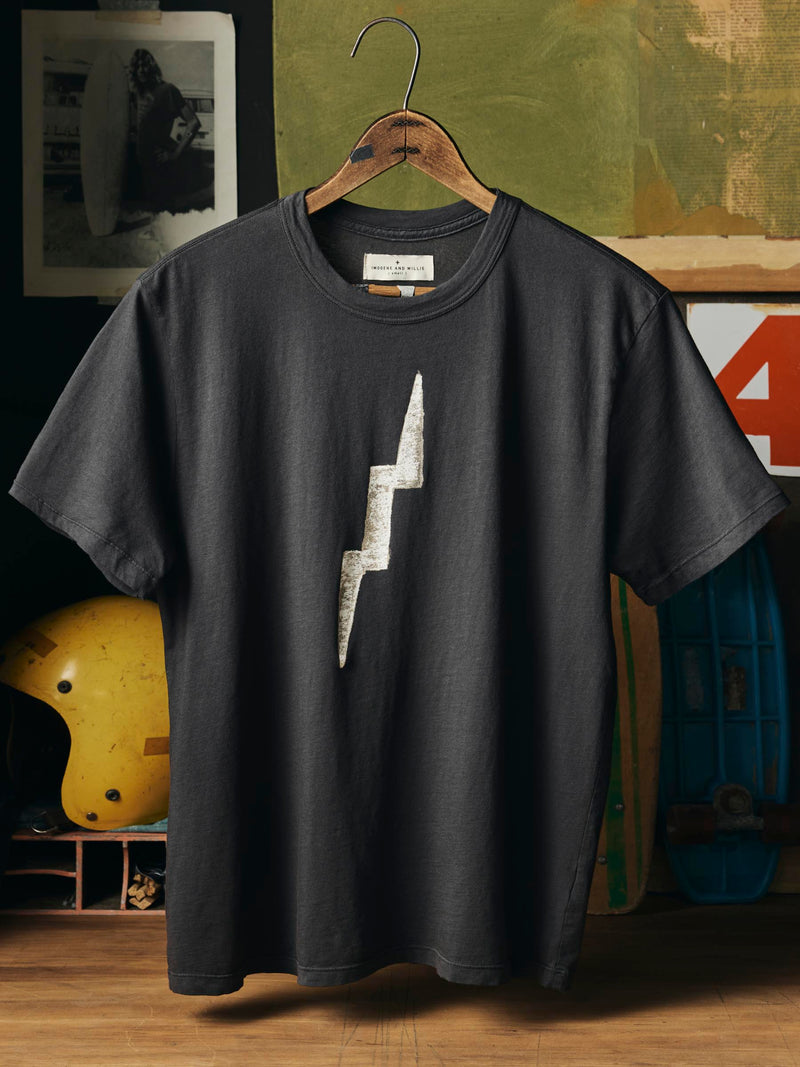 the "bolt" tee in black - Model