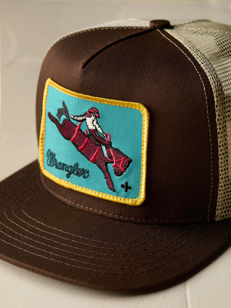 i+w x Wrangler "buckin" trucker in brown - Model