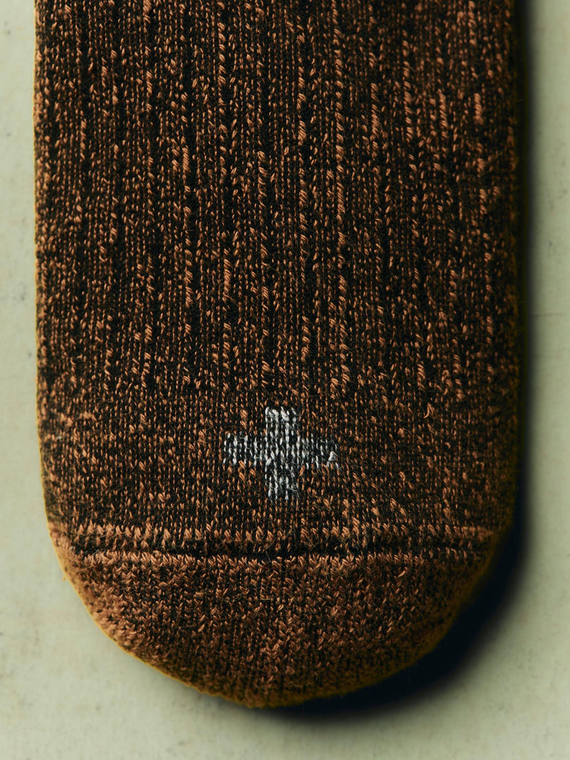 ribbed boot sock in brown - Model