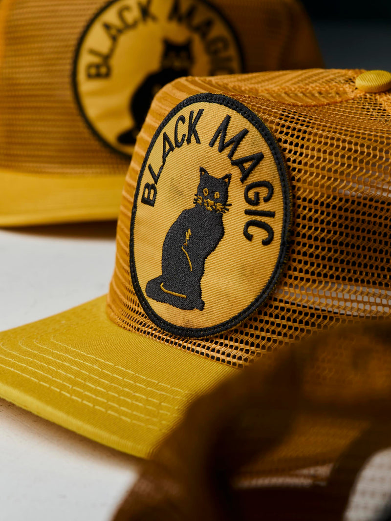 the "black magic" mesh trucker - Model