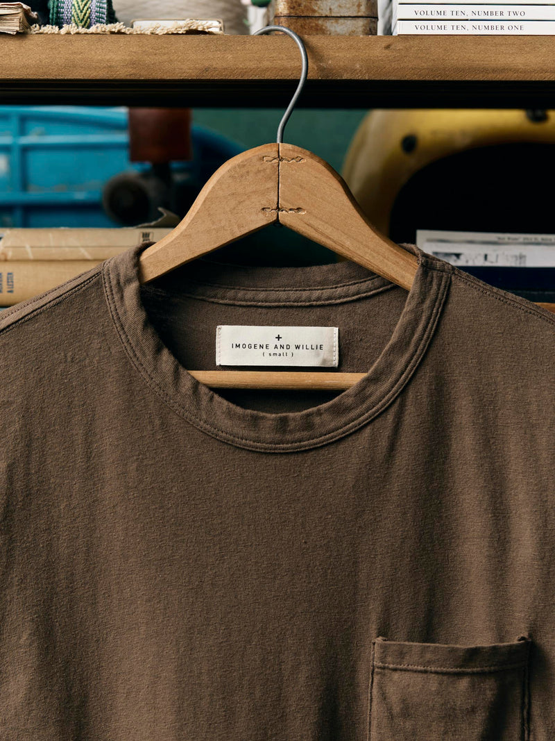 brown knit pocket tee - Model