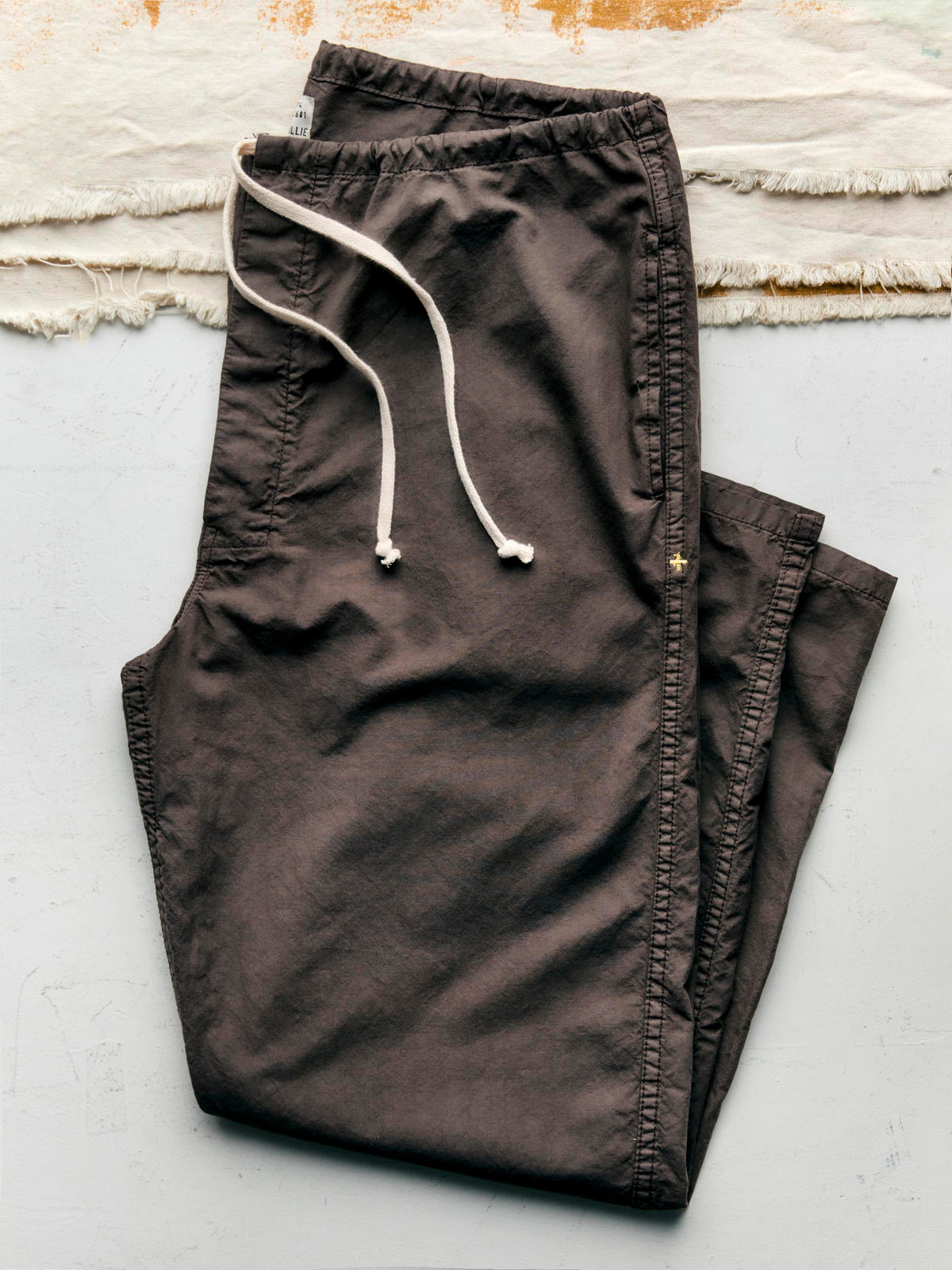 the lounge pant in umber poplin