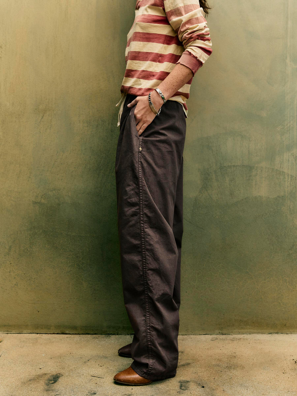 the lounge pant in umber poplin