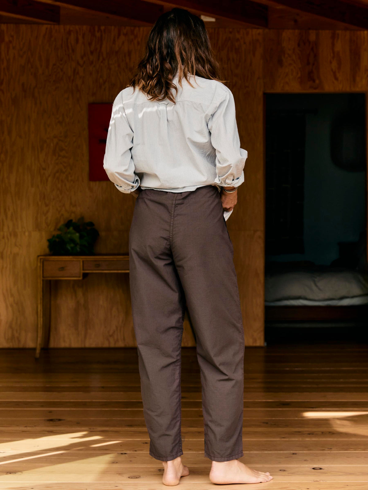 the lounge pant in umber poplin