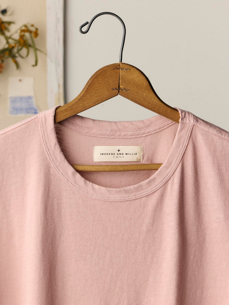the drop tee in dusty pink - Model