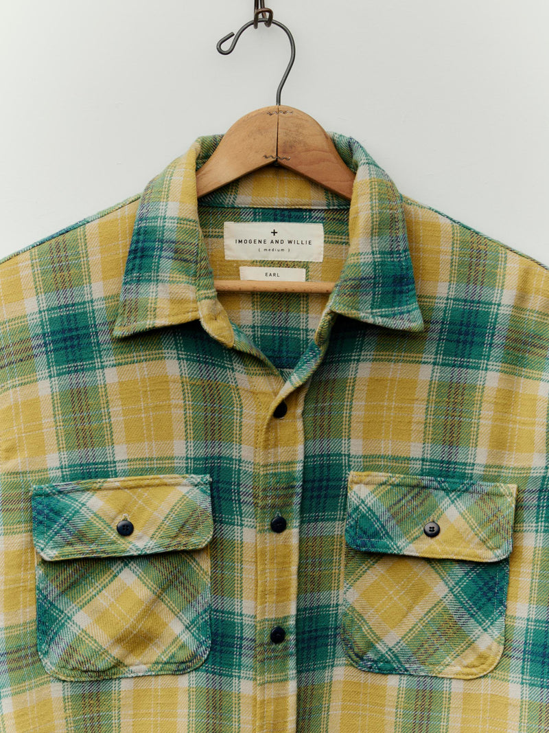 earl plaid in juniper - Model