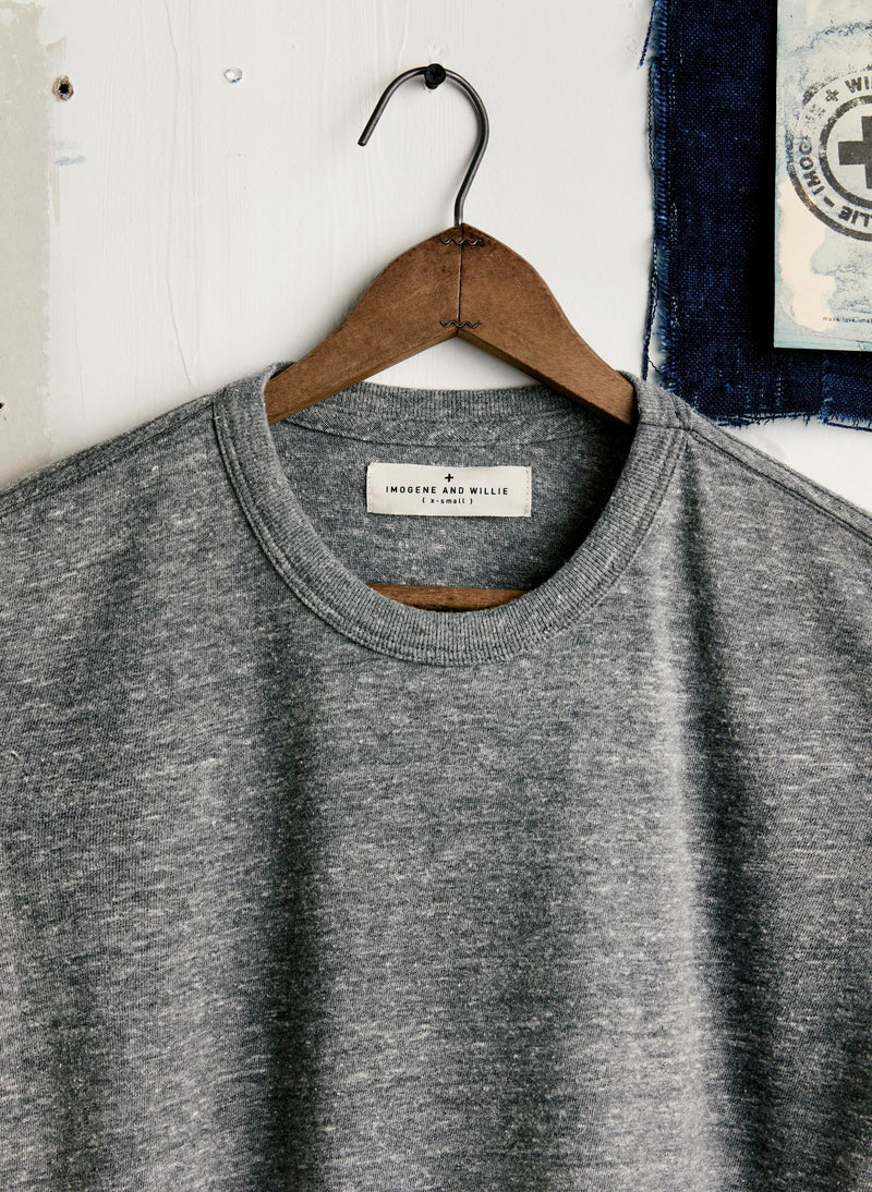 classic knit heather grey crew - Model