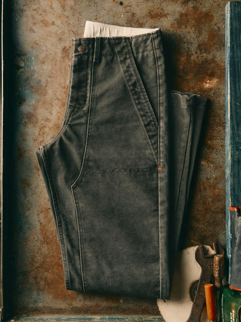 hencye canvas workpant in washed slate - Model