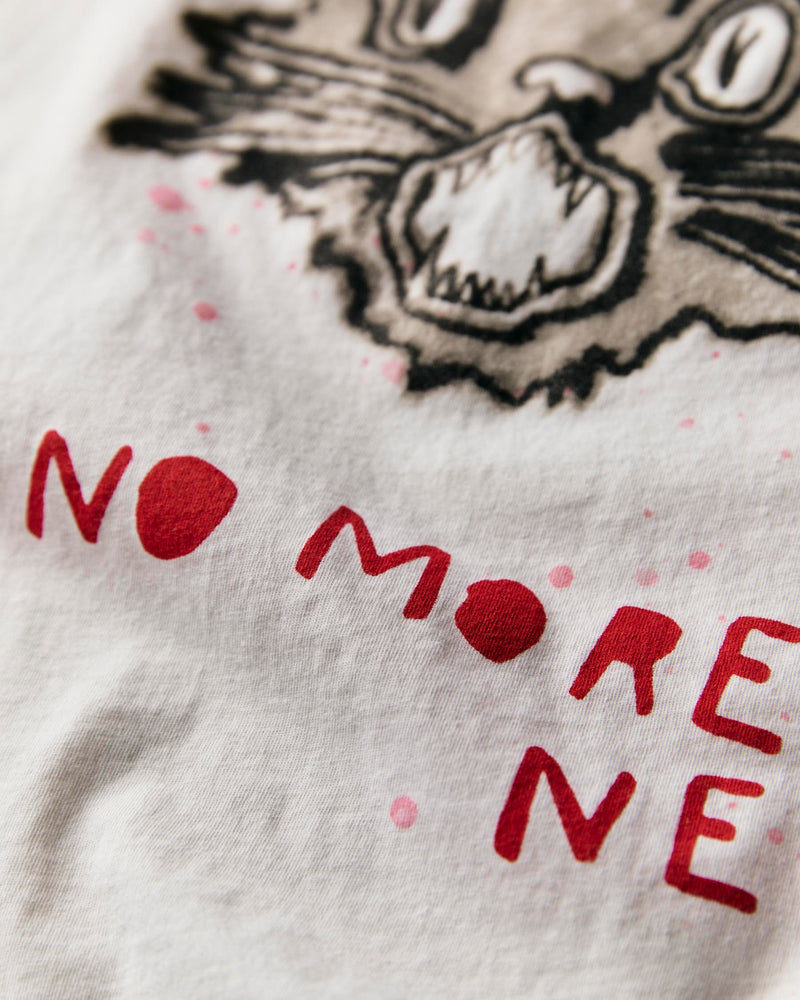 the "no more news" tee - Model