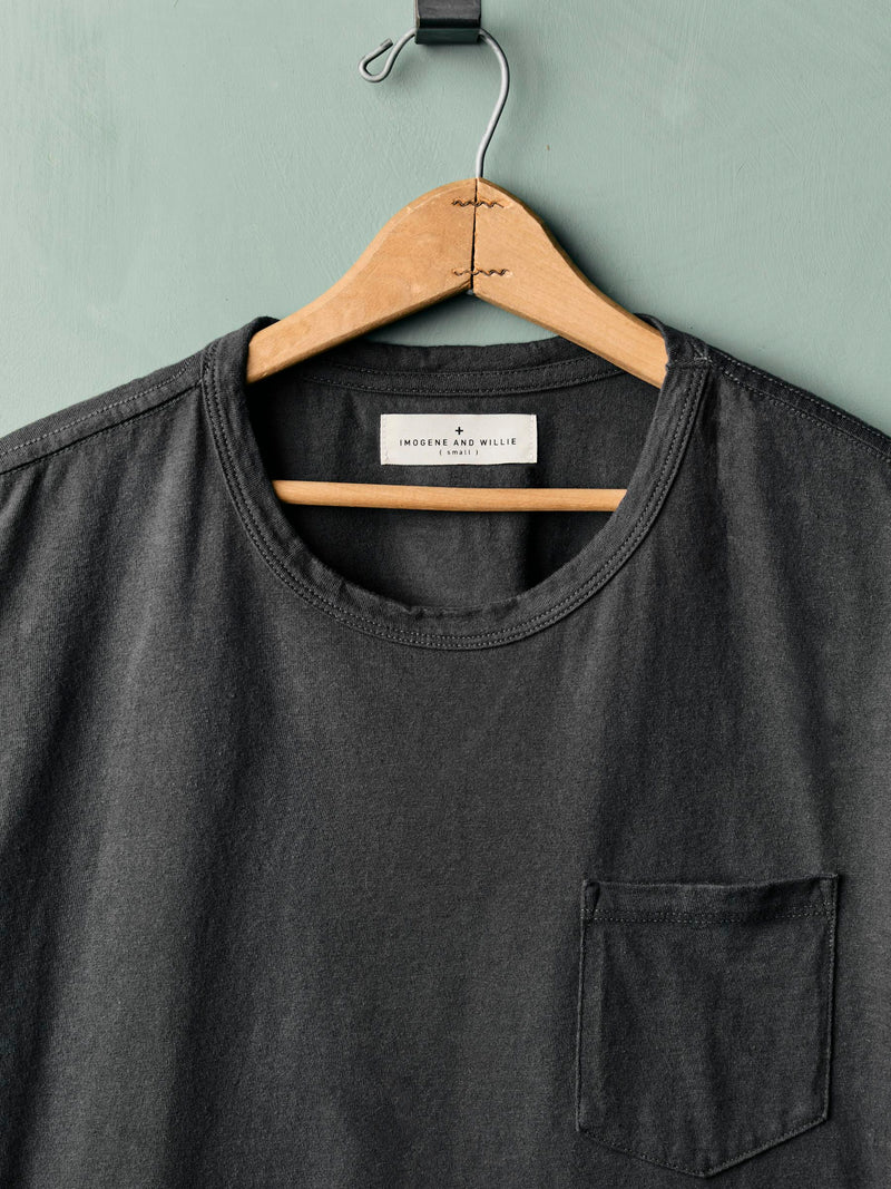 faded black knit pocket tee - Model