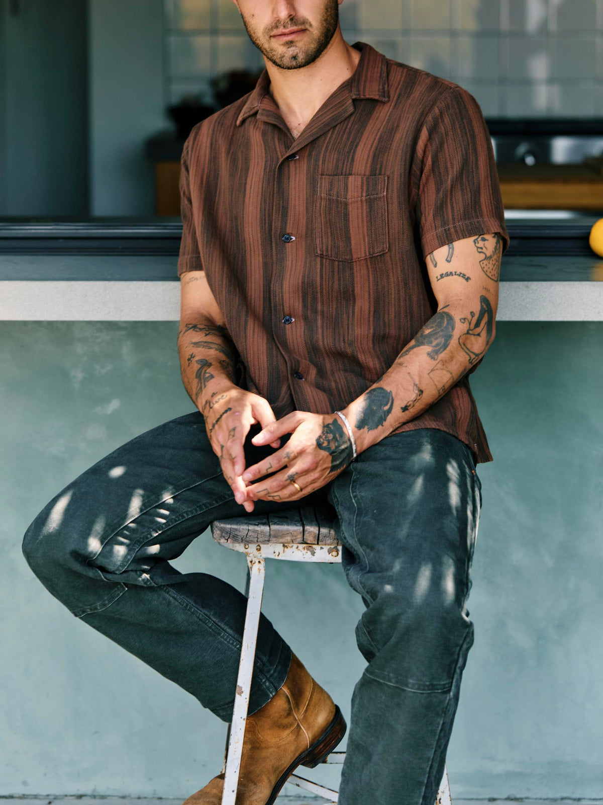 the serra camp shirt in overdyed clay