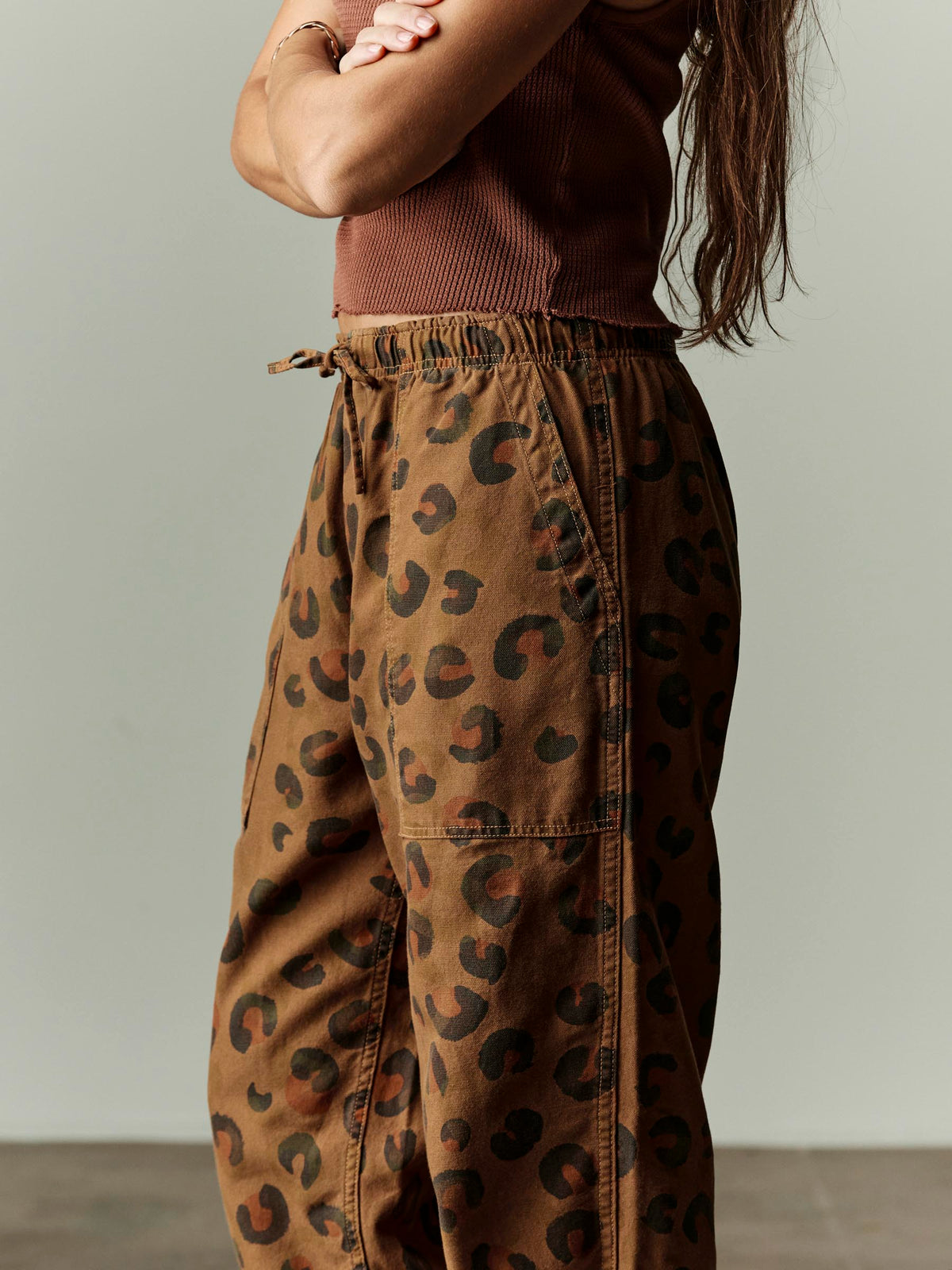 ventura chore pant in brown rosette