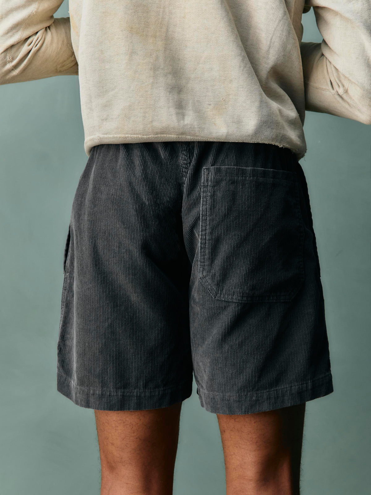 the lounge short in sunfaded black cord