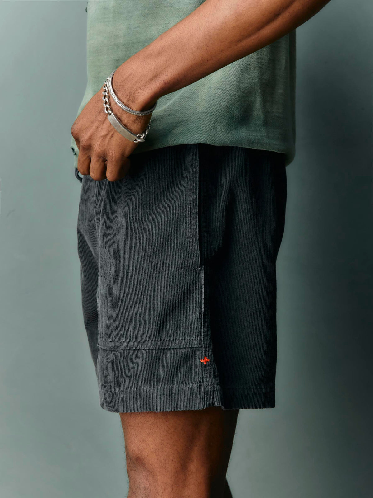 the lounge short in sunfaded black cord