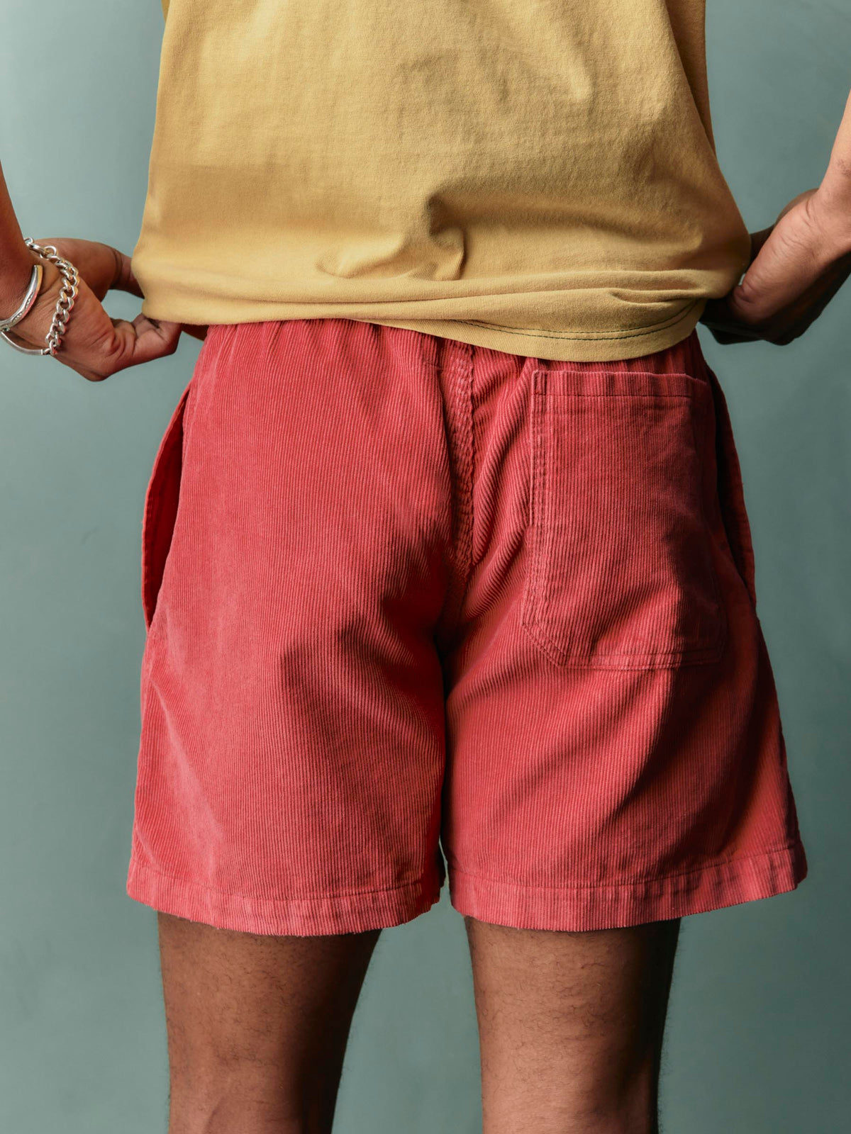 the lounge short in sunfaded red cord