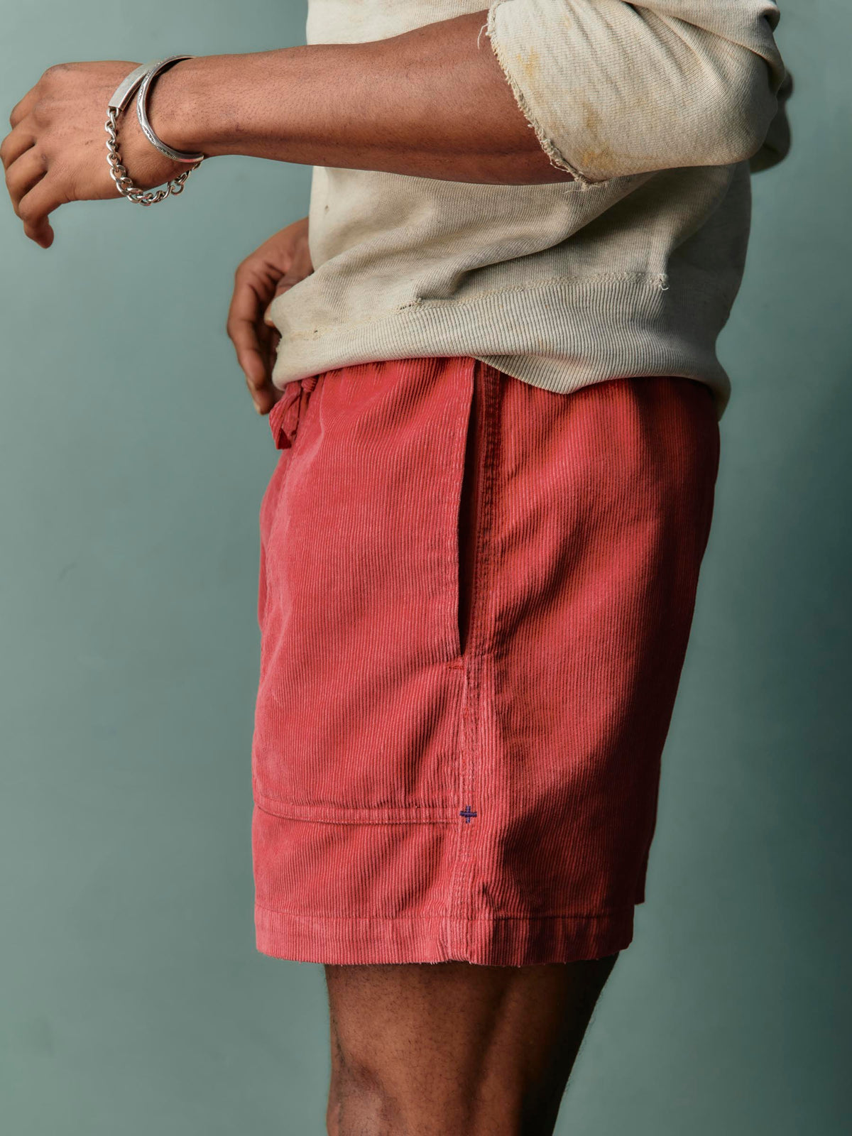 the lounge short in sunfaded red cord