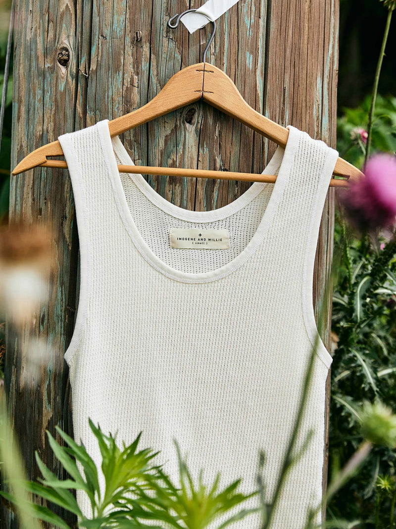 the vintage tank in open knit white - Model